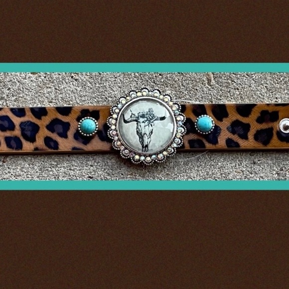 🎉❤️Leopard Turquoise Iridescent Crystal Bezel Steer Cuff Bracelet - Picture 4 of 4